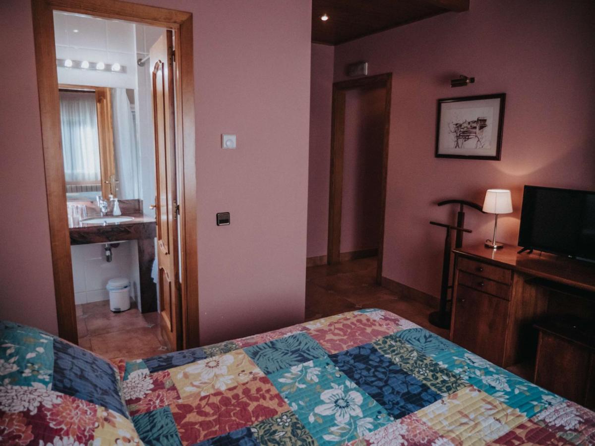 Hostal Les Fonts Castellar De N'Hug Exterior foto