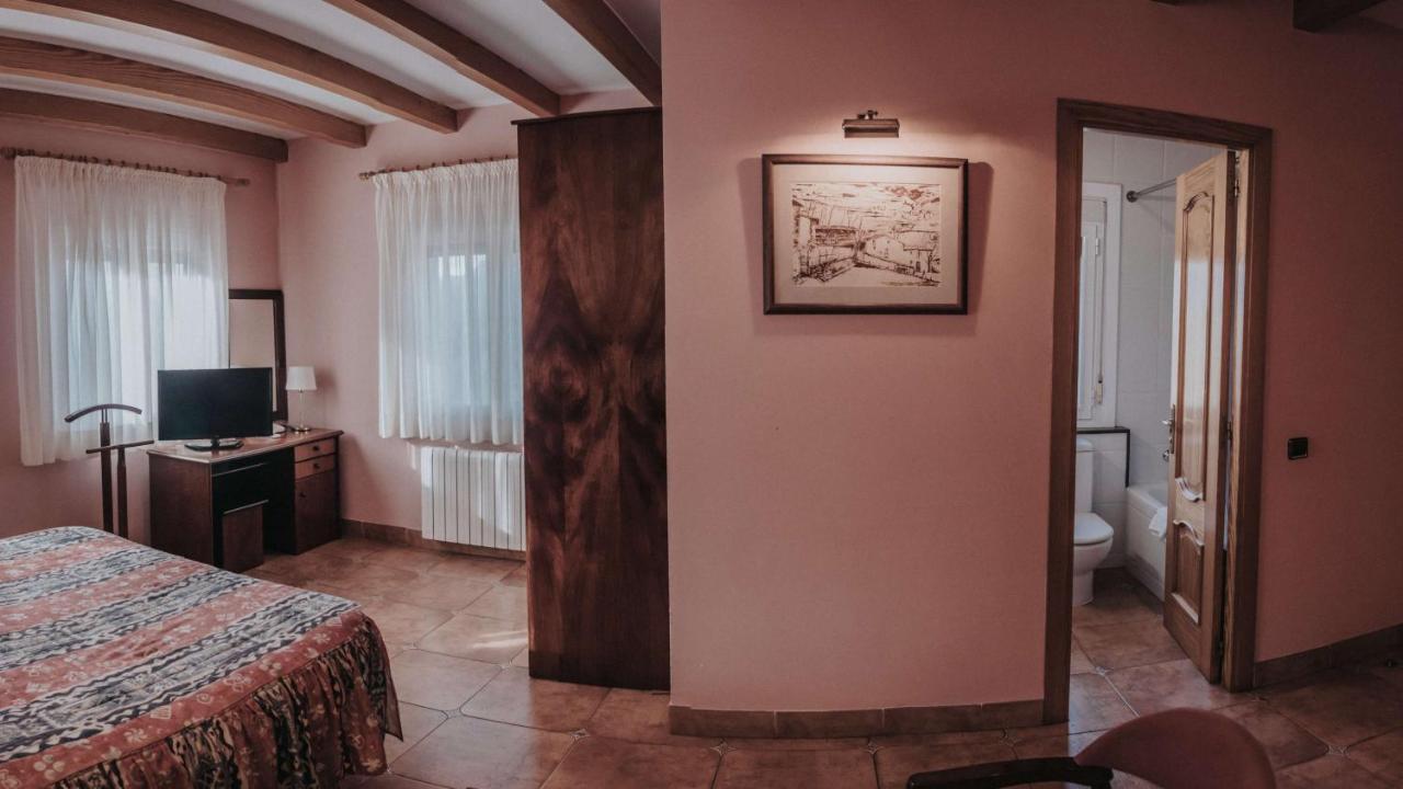 Hostal Les Fonts Castellar De N'Hug Exterior foto