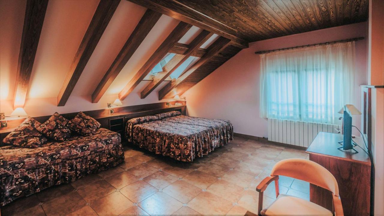 Hostal Les Fonts Castellar De N'Hug Exterior foto