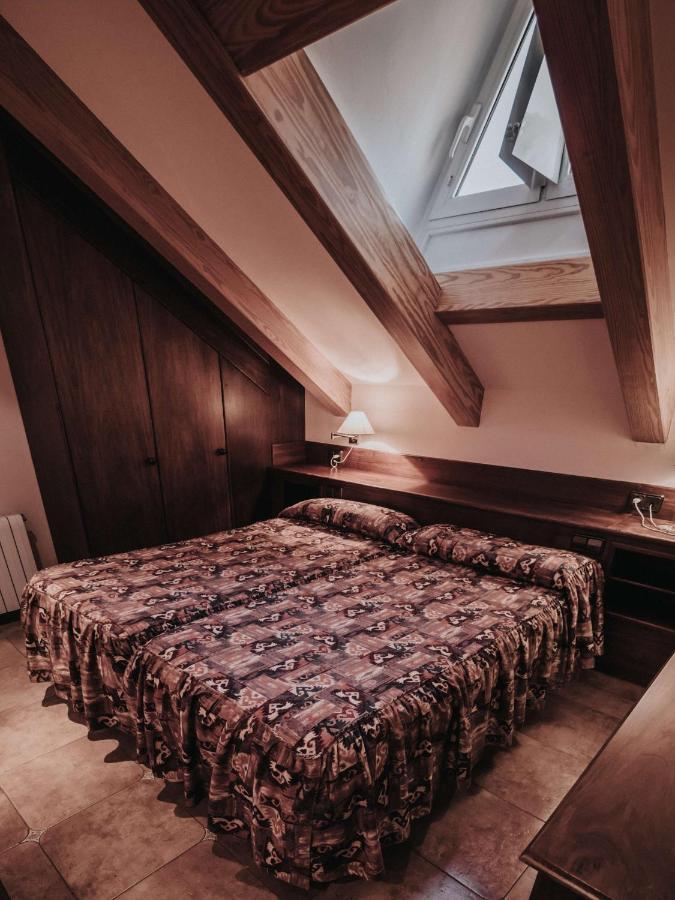 Hostal Les Fonts Castellar De N'Hug Exterior foto